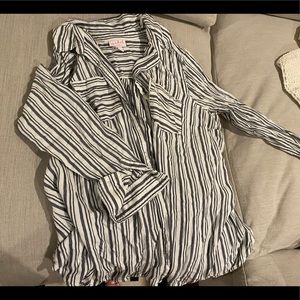 Isabel belted maternity button down